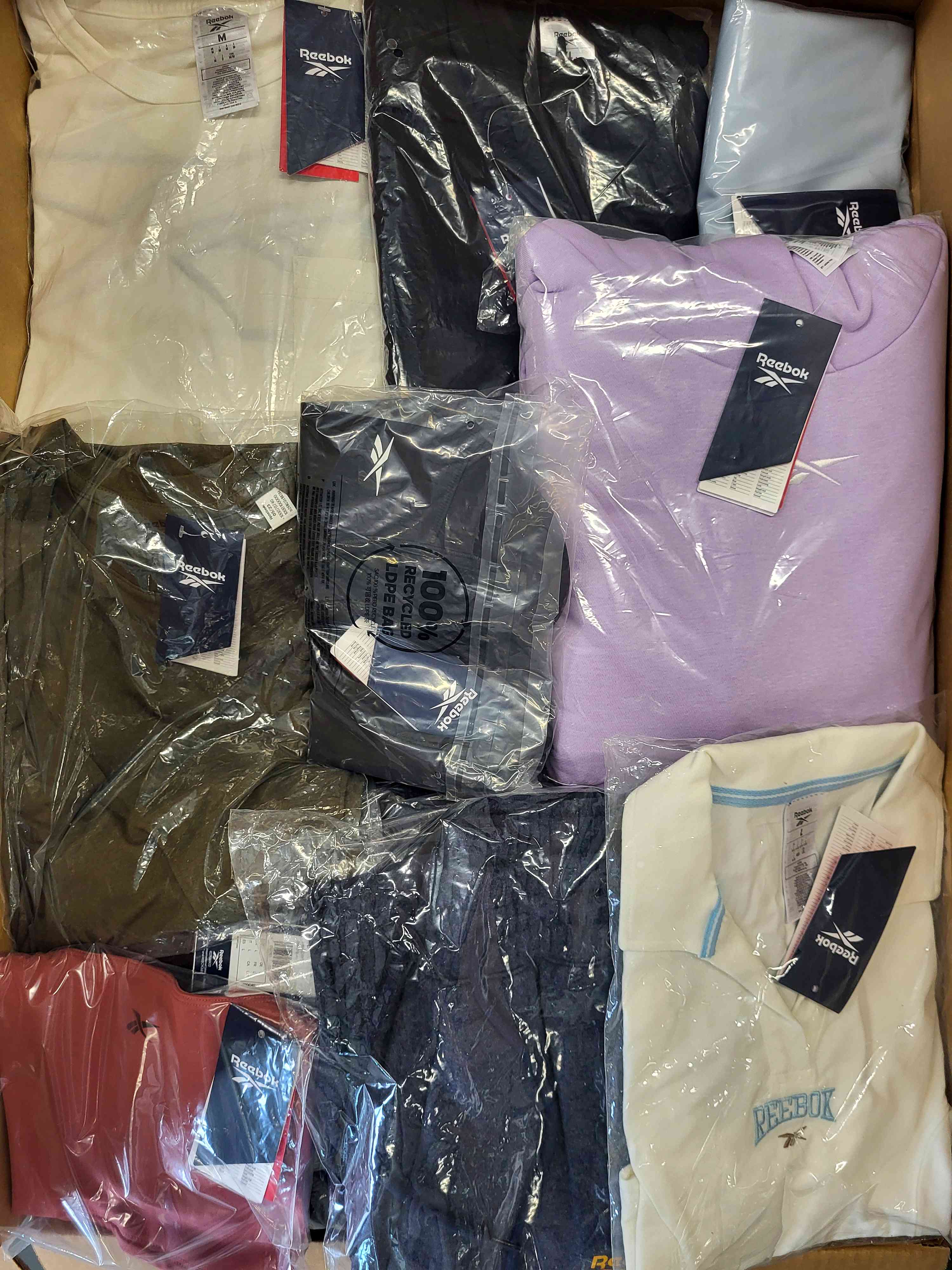 R411 3 The photo shows a package with clothing in the category R.