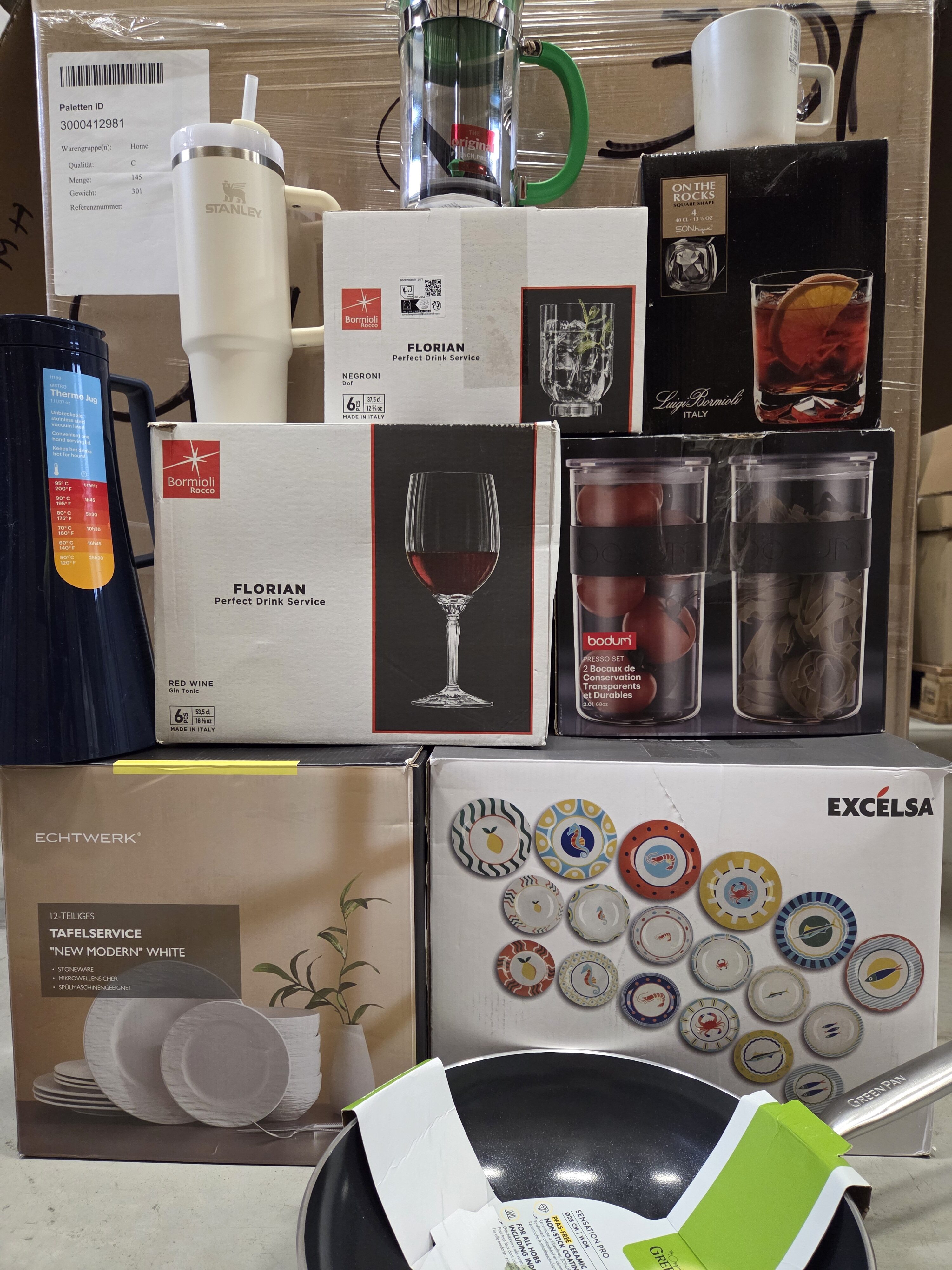 412981 3 The photo shows the palette in the category CH.