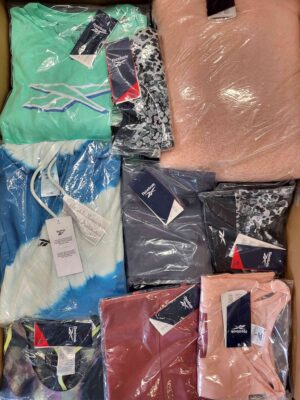The photo shows a package with clothing in the category R.