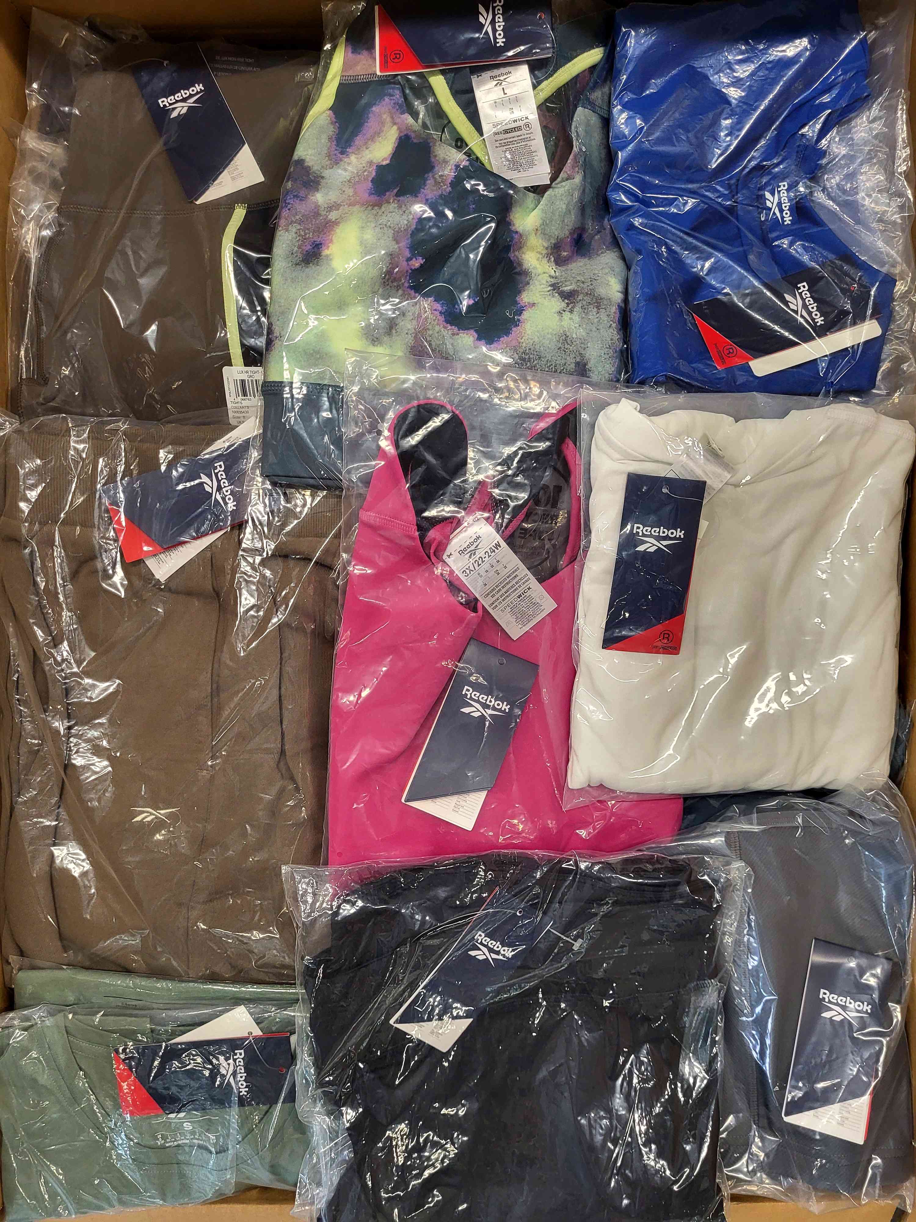 R417 3 The photo shows a package with clothing in the category R.