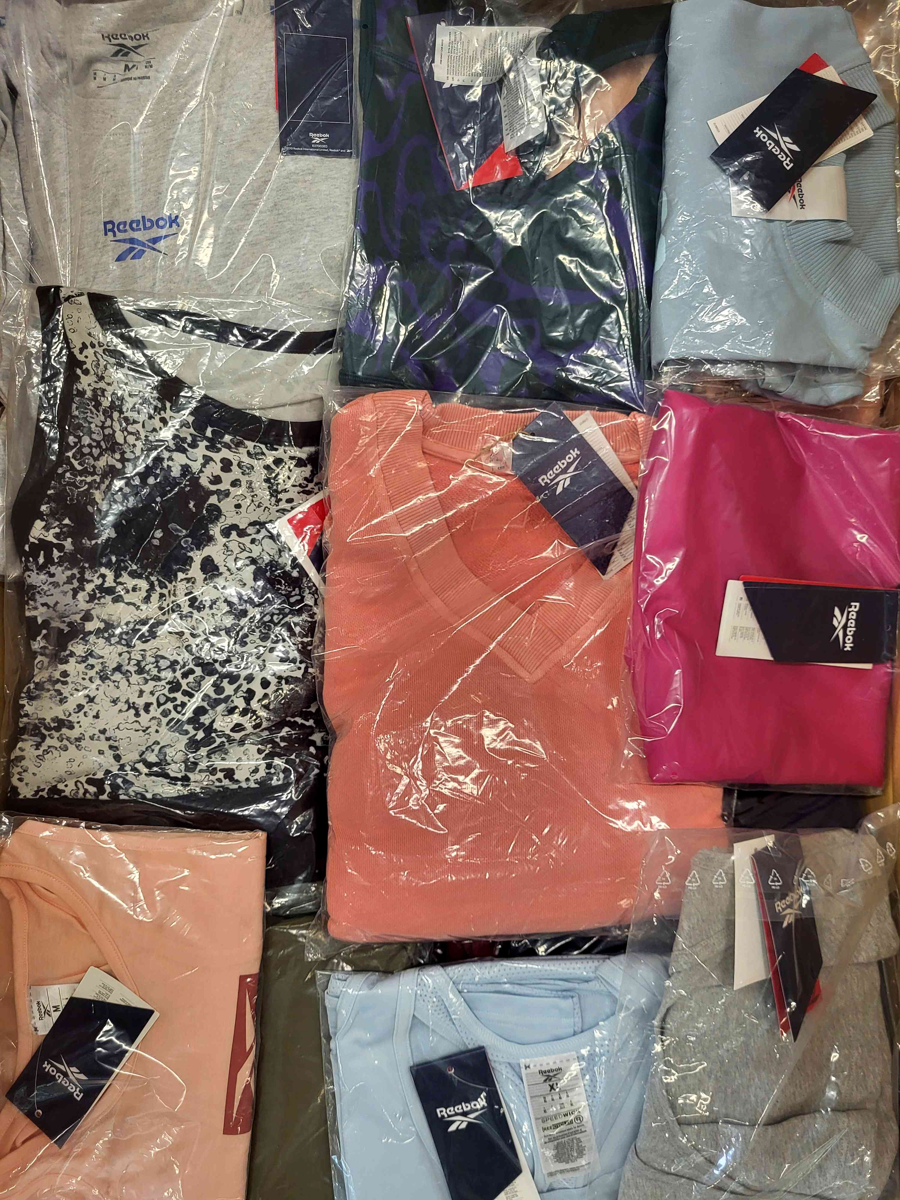 R419 3 The photo shows a package with clothing in the category R.