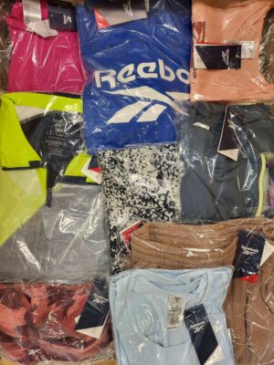 The photo shows a package with clothing in the category R.