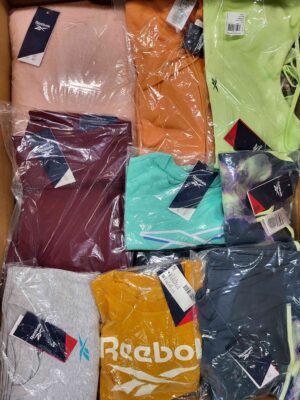 The photo shows a package with clothing in the category R.