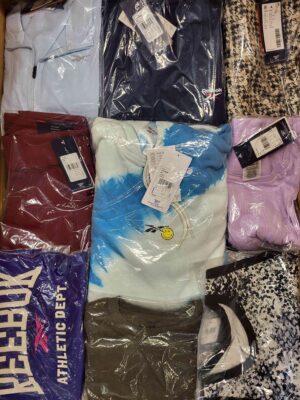 The photo shows a package with clothing in the category R.