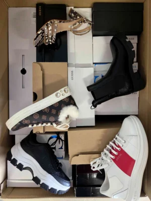 The photo shows a package with footwear in the category BS.