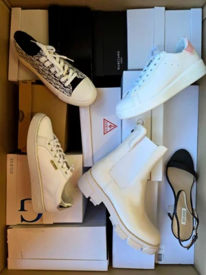 The photo shows a package with footwear in the category BS.