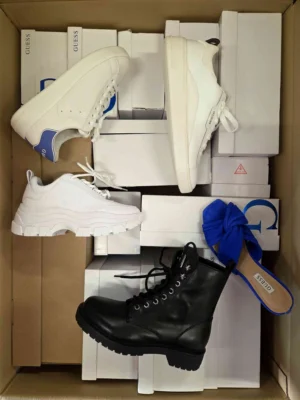 The photo shows a package with footwear in the category BS.