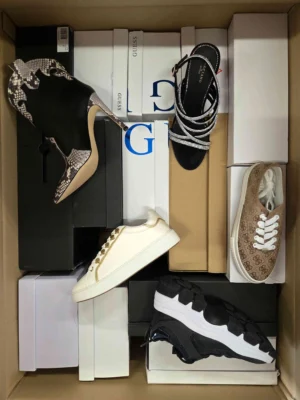 The photo shows a package with footwear in the category BS.