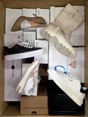 The photo shows a package with footwear in the category BS.