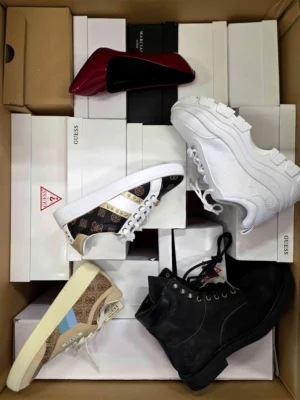 The photo shows a package with footwear in the category BS.