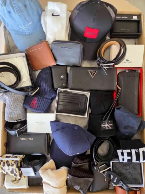 The picture shows a package with accessories in the category AC.