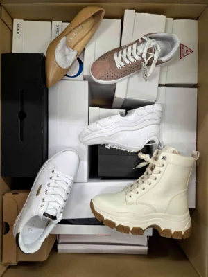 The photo shows a package with footwear in the category BS.