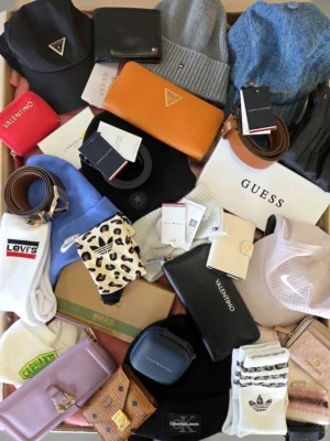 The picture shows a package with accessories in the category AC.