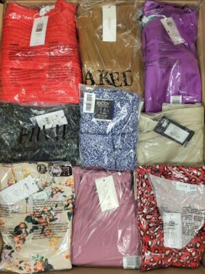 The photo shows a package with clothing in the category AR.