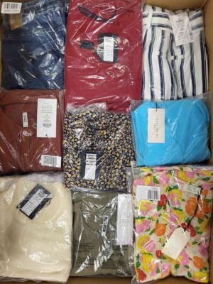 The photo shows a package with clothing in the category AR.