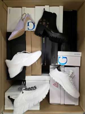 The photo shows a package with footwear in the category BS.