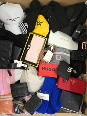 The picture shows a package with accessories in the category AC.