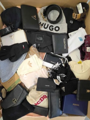 The picture shows a package with accessories in the category AC.