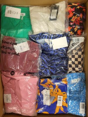 The photo shows a package with clothing in the category AR.