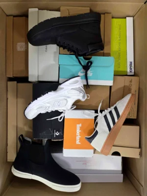 The photo shows a package with footwear in the category CS.