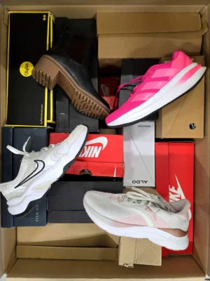 The photo shows a package with footwear in the category CS.