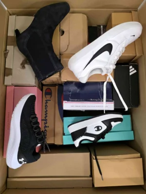 The photo shows a package with footwear in the category CS.