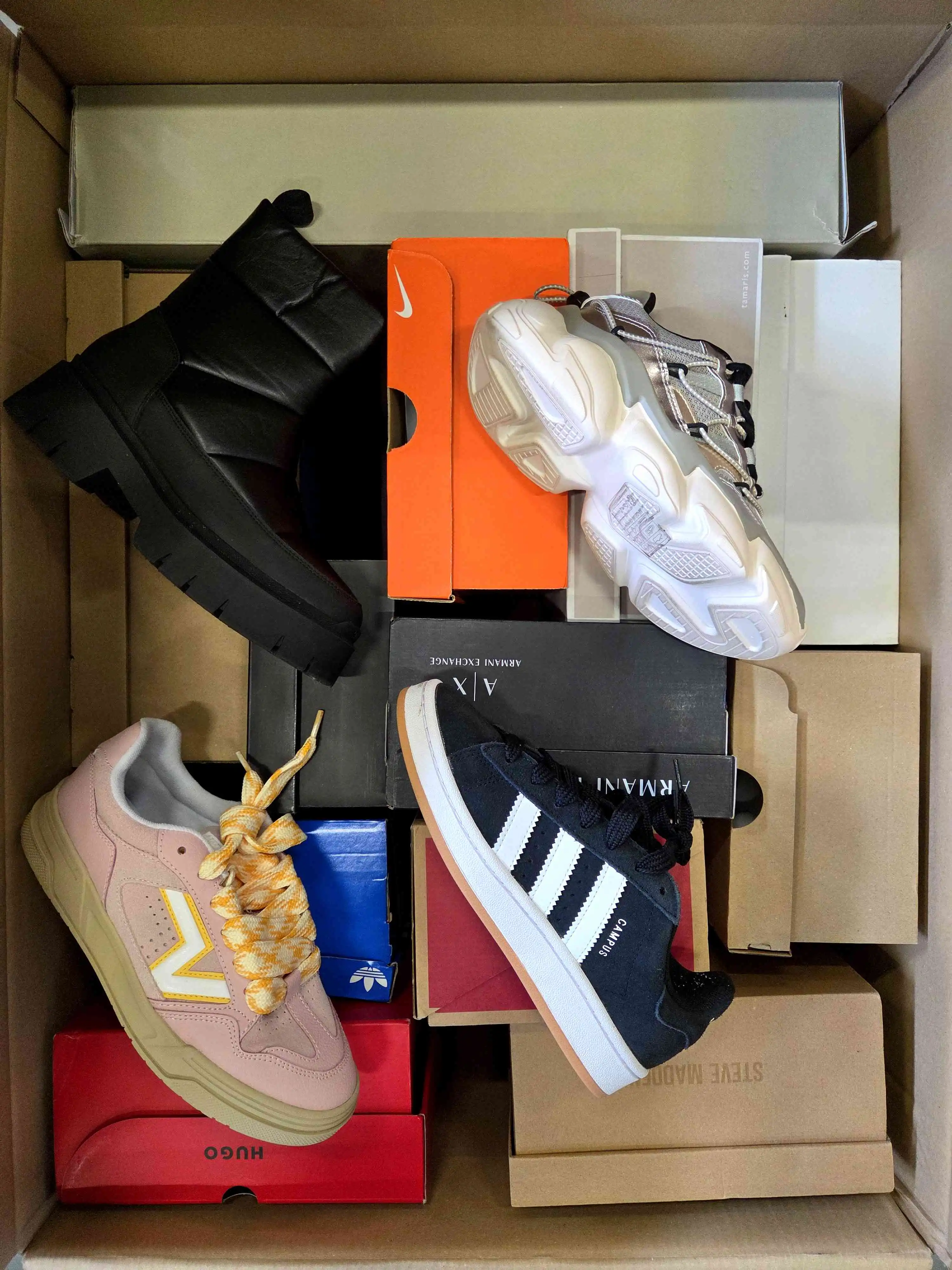 CS5430 3 The photo shows a package with footwear in the category CS.