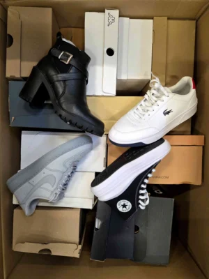 The photo shows a package with footwear in the category CS.