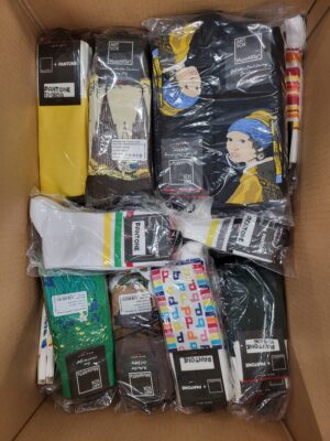 The picture shows a package with accessories in the category SA.