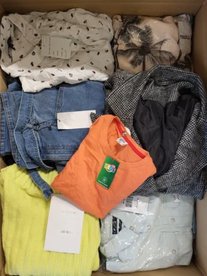 The photo shows a package with clothing in the category TSC.