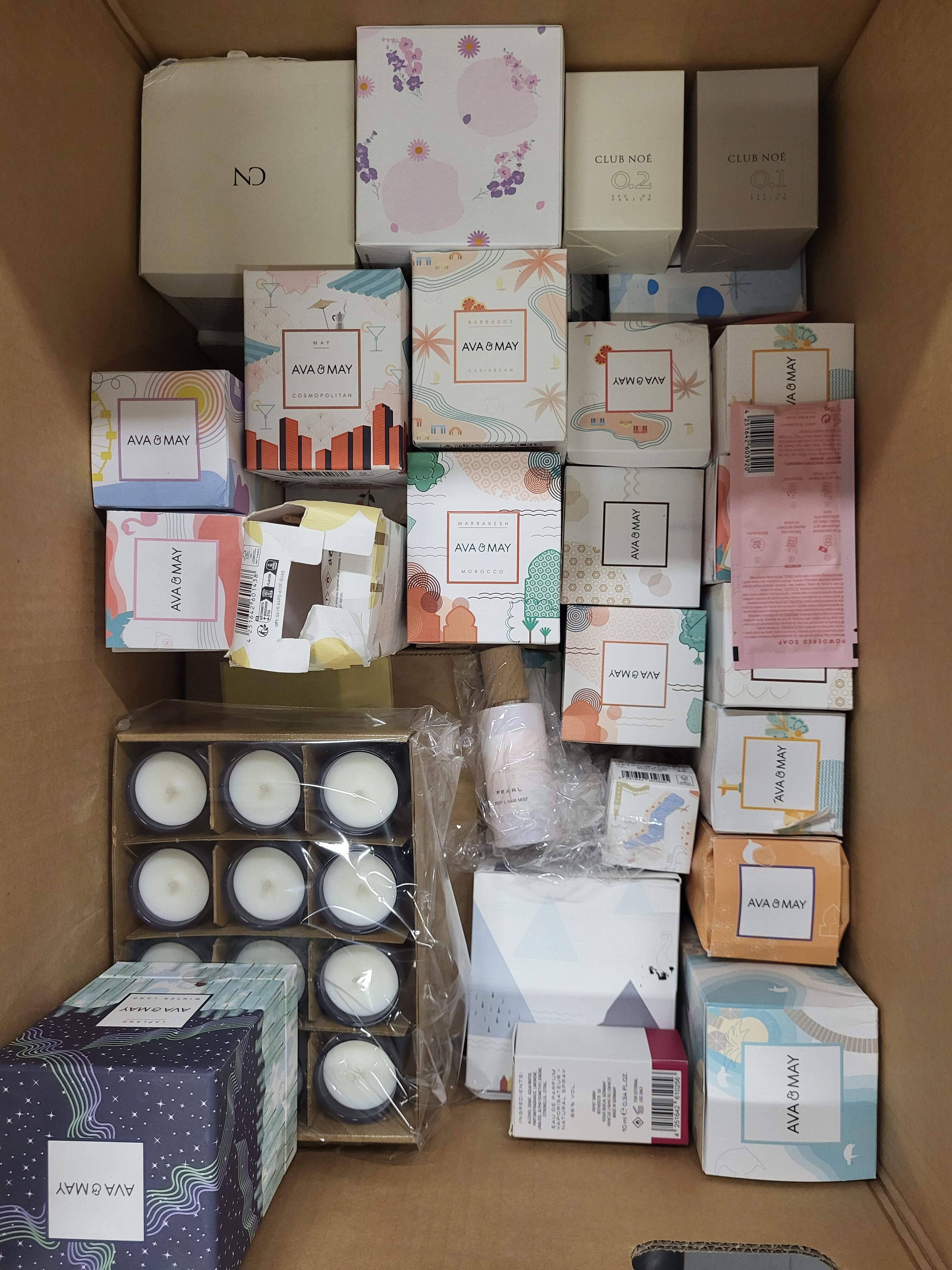 CO588 3 The picture shows a package with accessories in the category CO.