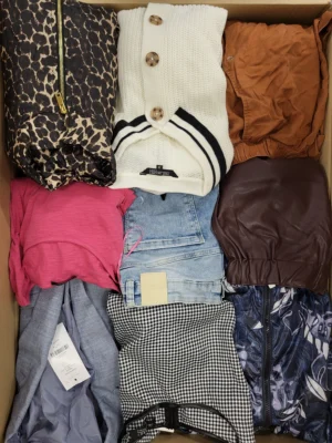 The photo shows a package with clothing in the category TSC.