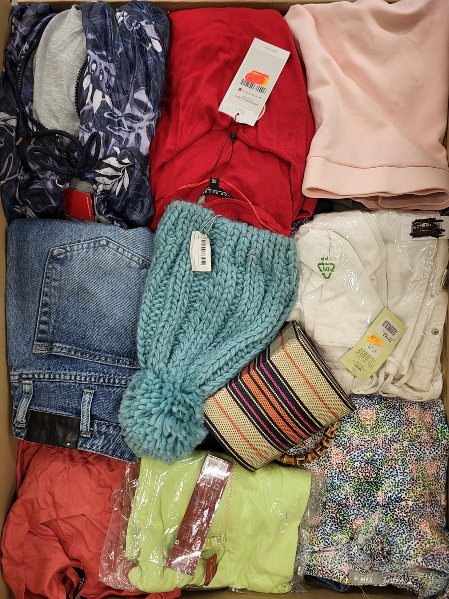 TSC607 3 The photo shows a package with clothing in the category TSC.