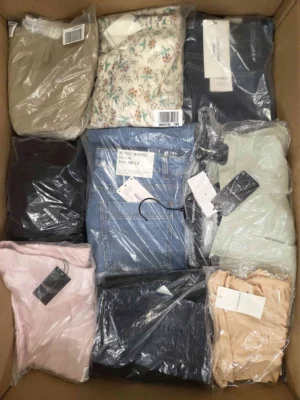 The photo shows a package with clothing in the category AP.