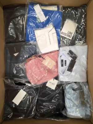 The photo shows a package with clothing in the category AP.