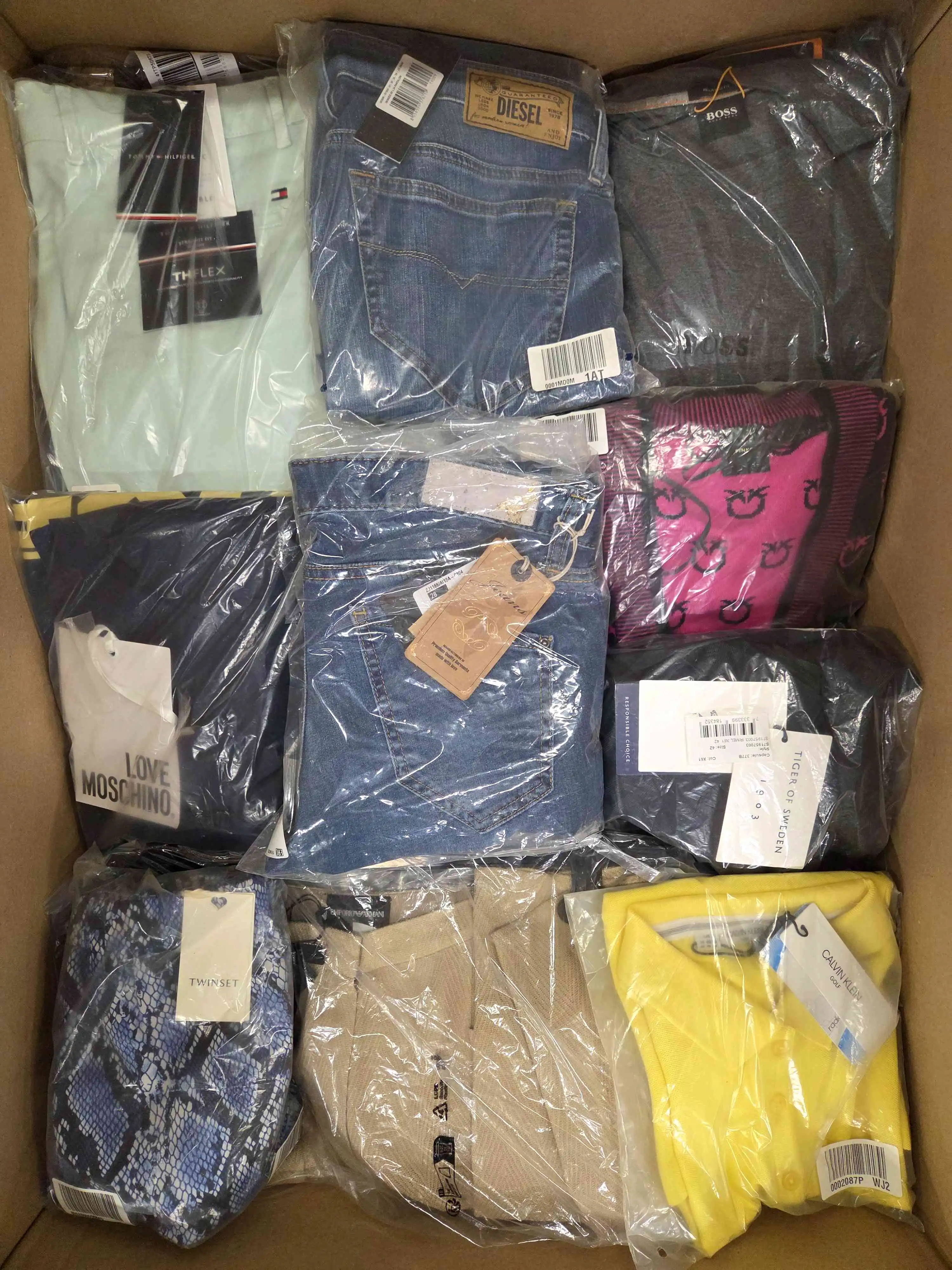 AP750 3 The photo shows a package with clothing in the category AP.