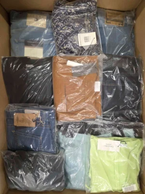 The photo shows a package with clothing in the category AP.