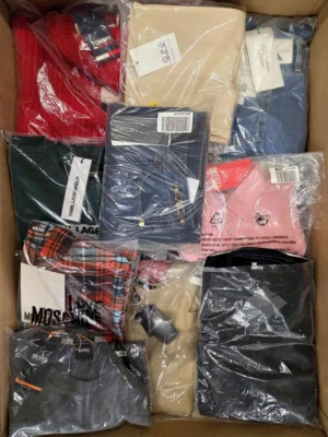 The photo shows a package with clothing in the category AP.