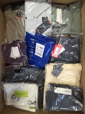 The photo shows a package with clothing in the category AP.