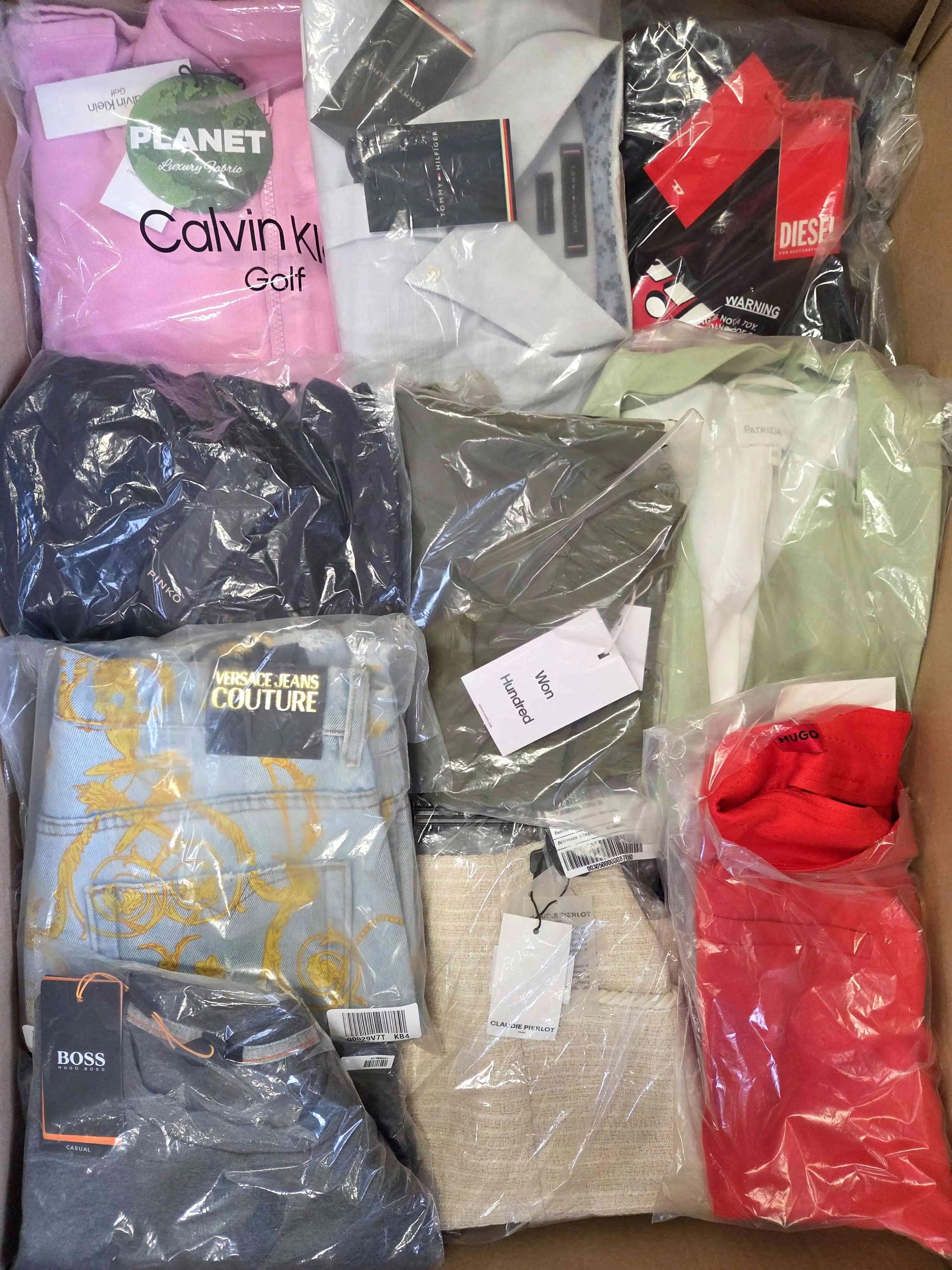 AP768 3 The photo shows a package with clothing in the category AP.