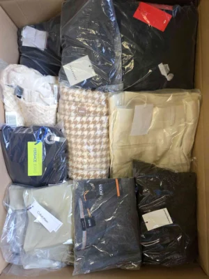 The photo shows a package with clothing in the category AP.