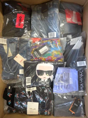 The photo shows a package with clothing in the category AP.