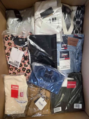 The photo shows a package with clothing in the category AP.