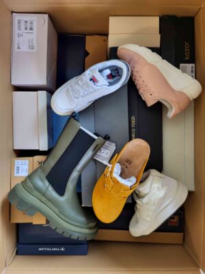 The photo shows a package with footwear in the category AS.