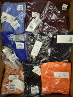 The photo shows a package with clothing in the category YA.