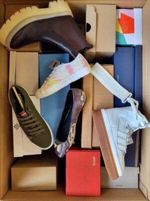 The photo shows a package with footwear in the category AS.