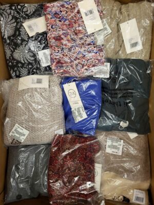 The photo shows a package with clothing in the category YA.