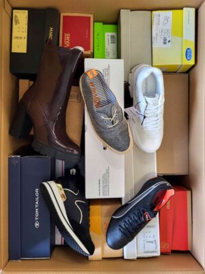 The photo shows a package with footwear in the category AS.