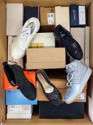 The photo shows a package with footwear in the category AS.