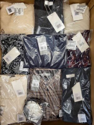 The photo shows a package with clothing in the category YA.